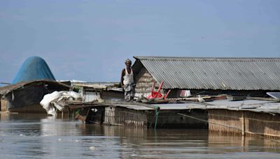 2580 villages under water, 14 lakh people hit in Assam floods