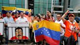 Así participan los venezolanos de Miami en las elecciones, aunque no puedan votar