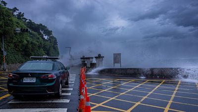 Typhoon Krathon Shuts Taiwan’s $2.5 Trillion Stock Market