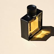 Leather scents are rich and sophisticated, with notes of leather, tobacco, and wood. They are often associated with luxury and are a popular choice for formal occasions. Examples include: Tom Ford Tuscan Leather, Gucci Guilty Absolute, and Bottega Veneta Pour Homme Parfum.