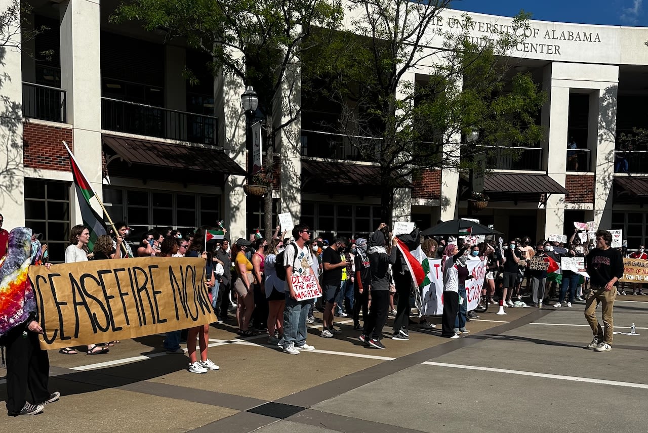 University of Alabama students protest war in Gaza, campus investments