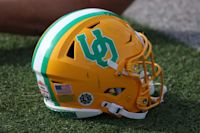 Oregon Ducks honor Khyree Jackson, Spencer Webb with helmet decal