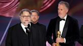 Del Toro, Yeoh y "Abbott Elementary" ganan en los Globos