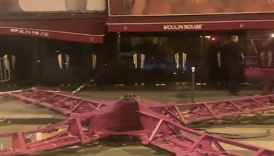 Paura a Parigi, cadute le pale del Moulin Rouge: danneggiata la facciata, il video dell’incidente