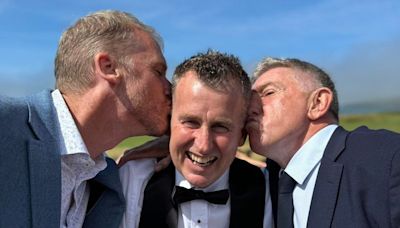 People are loving Wayne Barnes and Jiffy's brilliant post from Nigel Owens' wedding