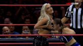 La luchadora Mariah May ataca con sus pechos a su rival en el AEW Collision - MarcaTV