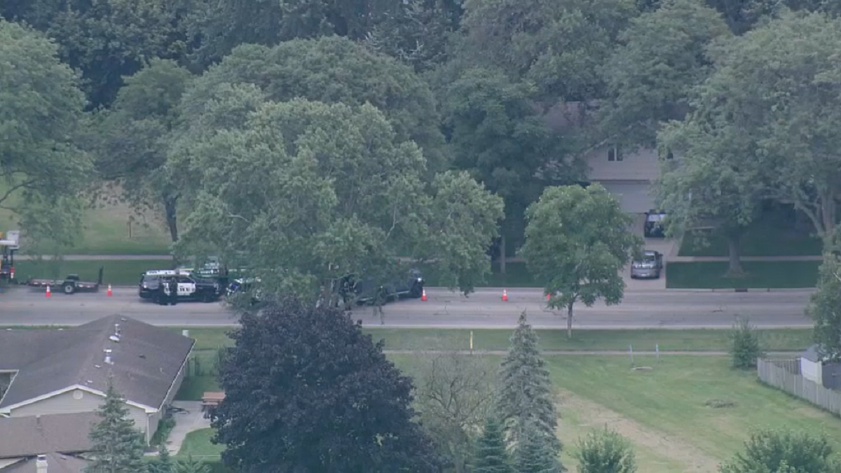 Suspect in custody after hours-long standoff in Schaumburg following shooting stemming from noise dispute