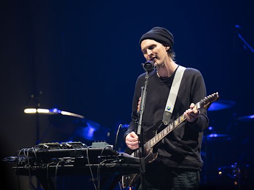 Former Pearl Jam Guitarist Josh Klinghoffer To Be Arraigned In Vehicle Crash That Killed Pedestrian