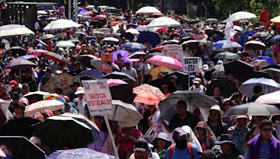 Maestros de la CNTE consiguen un incremento salarial del 13%... pero mantendrán activo el paro