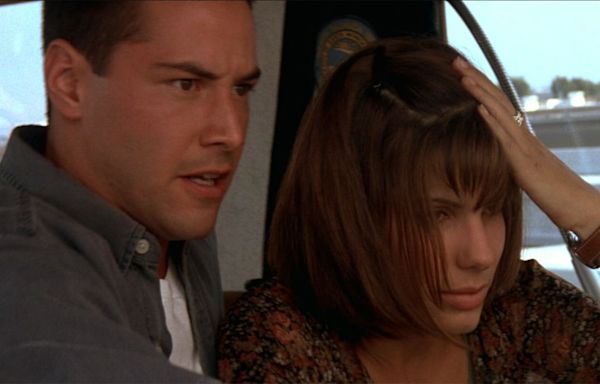 Speed's Sandra Bullock Explains Why Her Building Chemistry With Keanu Reeves In The Action Classic Is Like...