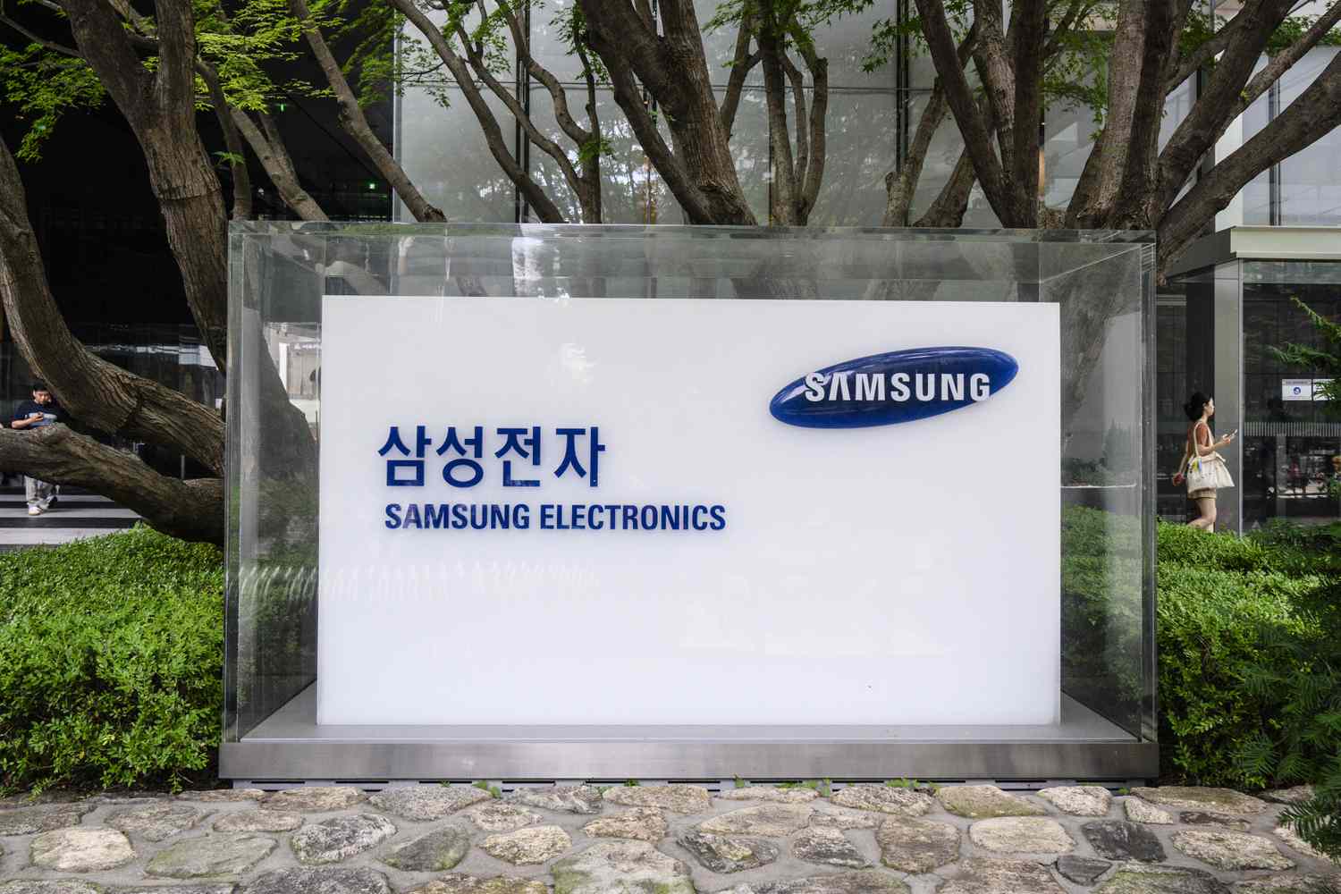 Samsung Reportedly Cutting Up To 30% of Global Jobs in Certain Units