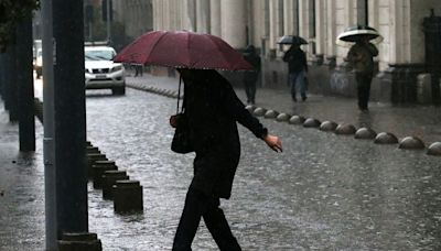 Minuto a minuto | Sistema frontal: Más de 600 mil clientes se encuentran sin luz en la Región Metropolitana - La Tercera