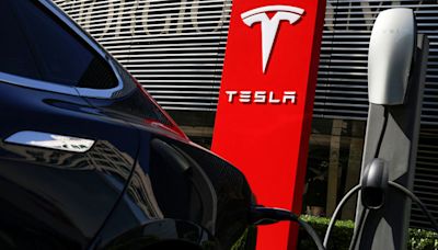 Los envíos de vehículos eléctricos de Tesla fabricados en China disminuyeron un 24,2% en junio; el precio de la acción bajó Por Investing.com