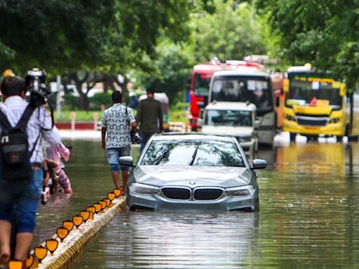 Mercury Drops After Rain Lashes Parts Of Delhi; Waterlogging, Traffic Snarls Reported - News18