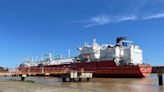 Argentina dice desbloquea descarga de barco de GNL para normalizar suministro de gas