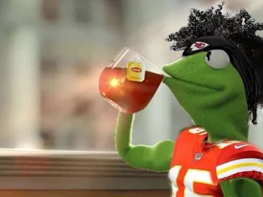 Raiders Lamely Troll Chiefs QB Patrick Mahomes with Weird 'Kermit the Frog' Doll