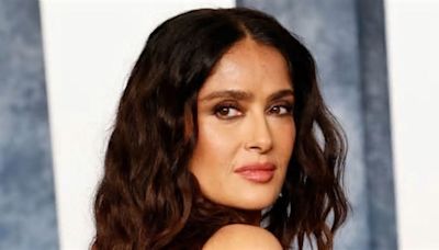 Salma Hayek deslumbra en bikini a los 57 años: Este es su secreto