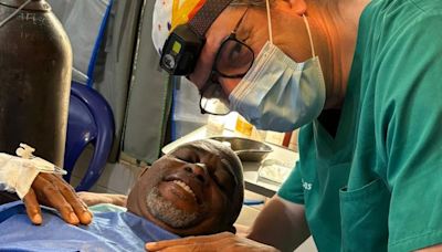 El viaje solidario de Antonio Barrasa a Nigeria donde operó 50 hernias con éxito: "Es un golpe de realidad"