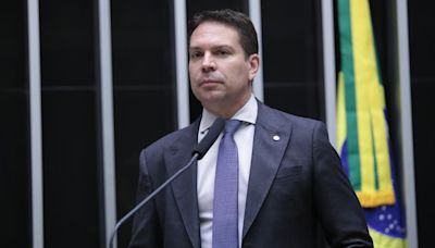 ‘Abin paralela’: ex-assessor de Bolsonaro orientou Ramagem em ação que envolveu Maia e Joice, indica mensagem