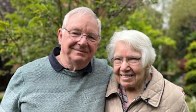 La inspiradora historia de una pareja de 80 años que ha cuidado a más de 150 niños (y que aún no tiene planes de jubilarse)