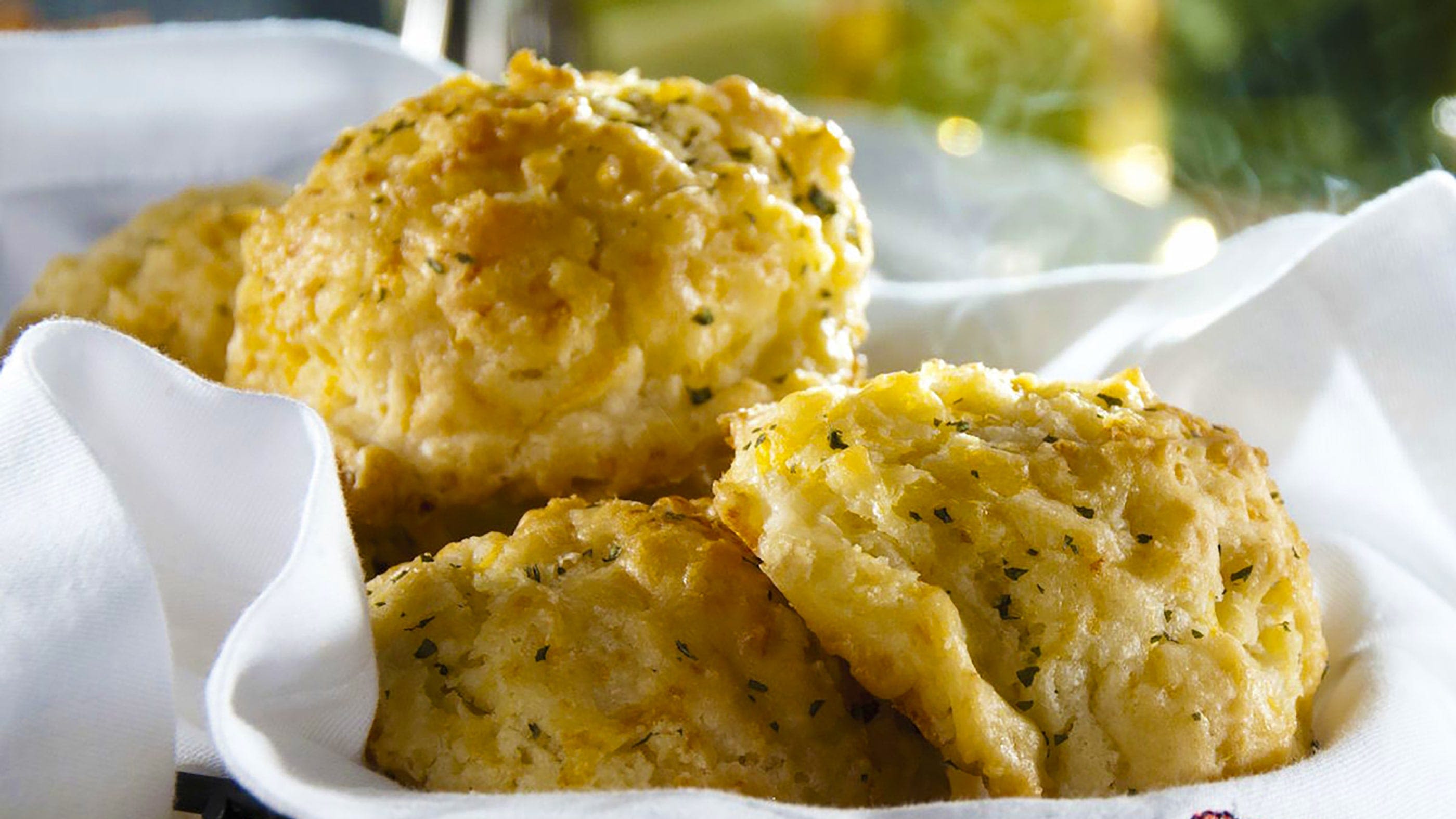 Red Lobster cheddar bay biscuits still available in stores amid location closures, bankruptcy