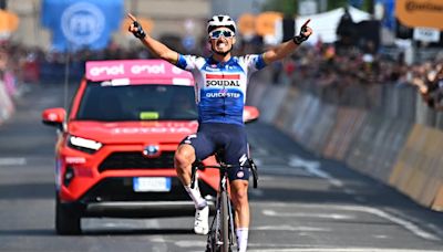 Alaphilippe responde a su patrón con una victoria en solitario en la etapa del Giro