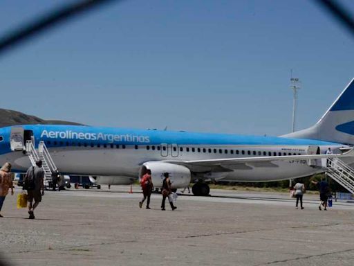 Aeropuerto cerrado en San Martín de los Andes por acumulación de nieve en la pista - Diario Río Negro