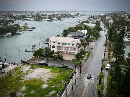 Huracán Debby toca tierra en Florida como tormenta de categoría 1