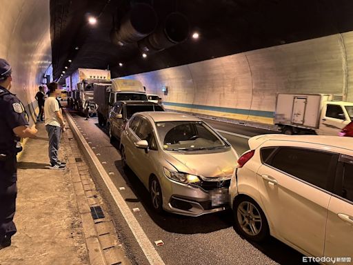 國3中和隧道連環撞！聯結車煞不住向前推擠 6車撞一團