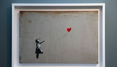 Acusan a dos hombres de robar la obra 'La chica del globo' de Banksy de una galería de Londres