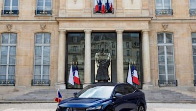 Emmanuel Macron roule en Renault, mais produite en Espagne