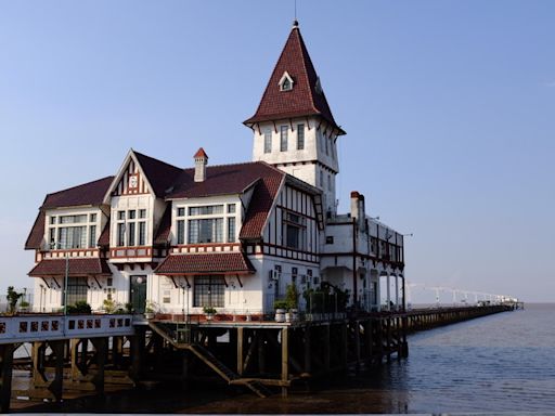 Con vista al Río de la Plata, ofrece los mejores mariscos de Buenos Aires: conocé el menú de este Monumento Histórico Nacional