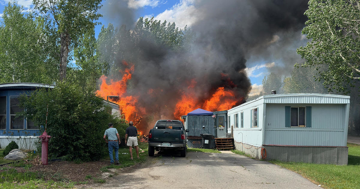 Small plane crashes into Steamboat Springs mobile home park in Colorado, killing 2 onboard