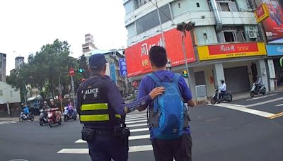 【有影】台南視障青年獨旅突迷失方向｜幸遇西區所熱心警協助入住