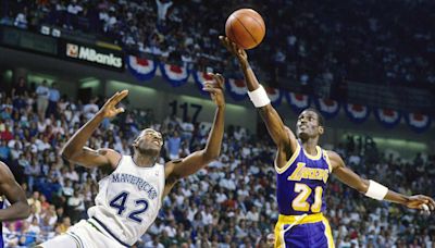 Lakers' Michael Cooper Being Inducted into Hall of Fame by Showtime Legends