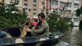 Rusia ataca ciudad ucraniana inundada tras colapso de represa