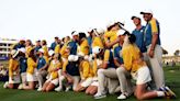 ¡Festival de besos en la Ryder Cup! La imagen de los campeones con sus parejas que está dando la vuelta al mundo