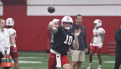 Tyler Van Dyke reportedly takes commanding lead in Badgers' QB1 competition