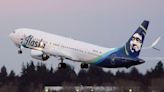 Pánico en el aire: un piloto fuera de servicio intentó apagar los motores de un avión de Alaskan Airlines en pleno vuelo