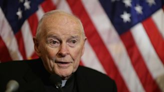 Un ex-cardinal défroqué par le Vatican pour abus sexuels, une première