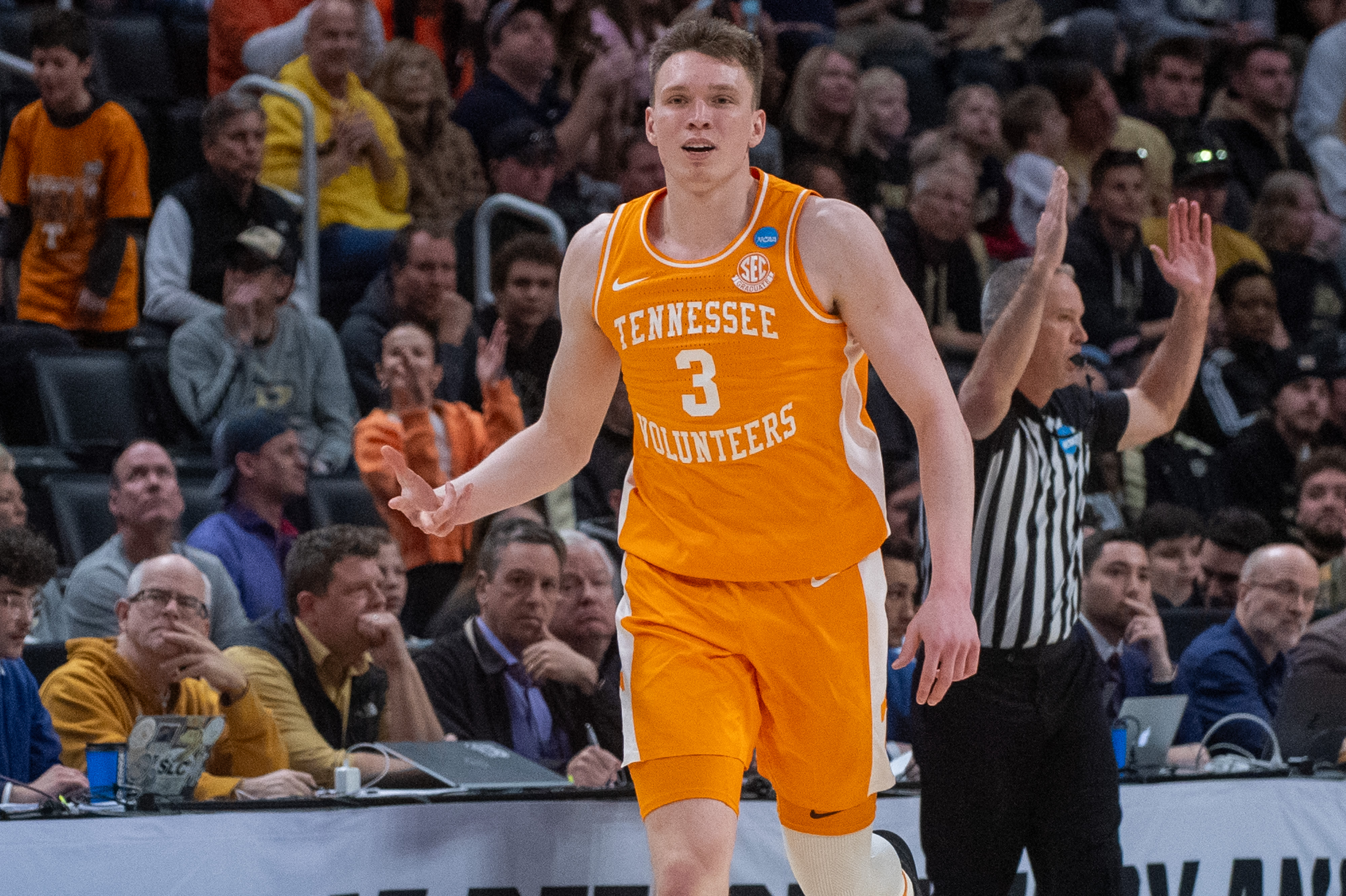 NBA Draft: Lakers select Tennessee star Dalton Knecht with No. 17 overall pick after surprising slide
