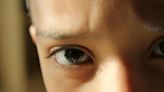 Un petit garçon se plaint de démangeaisons à l’œil, le diagnostic est rarissime