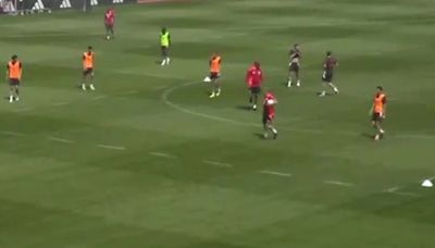 Fans spot moment Kompany suspends Bayern training after star gives ball away