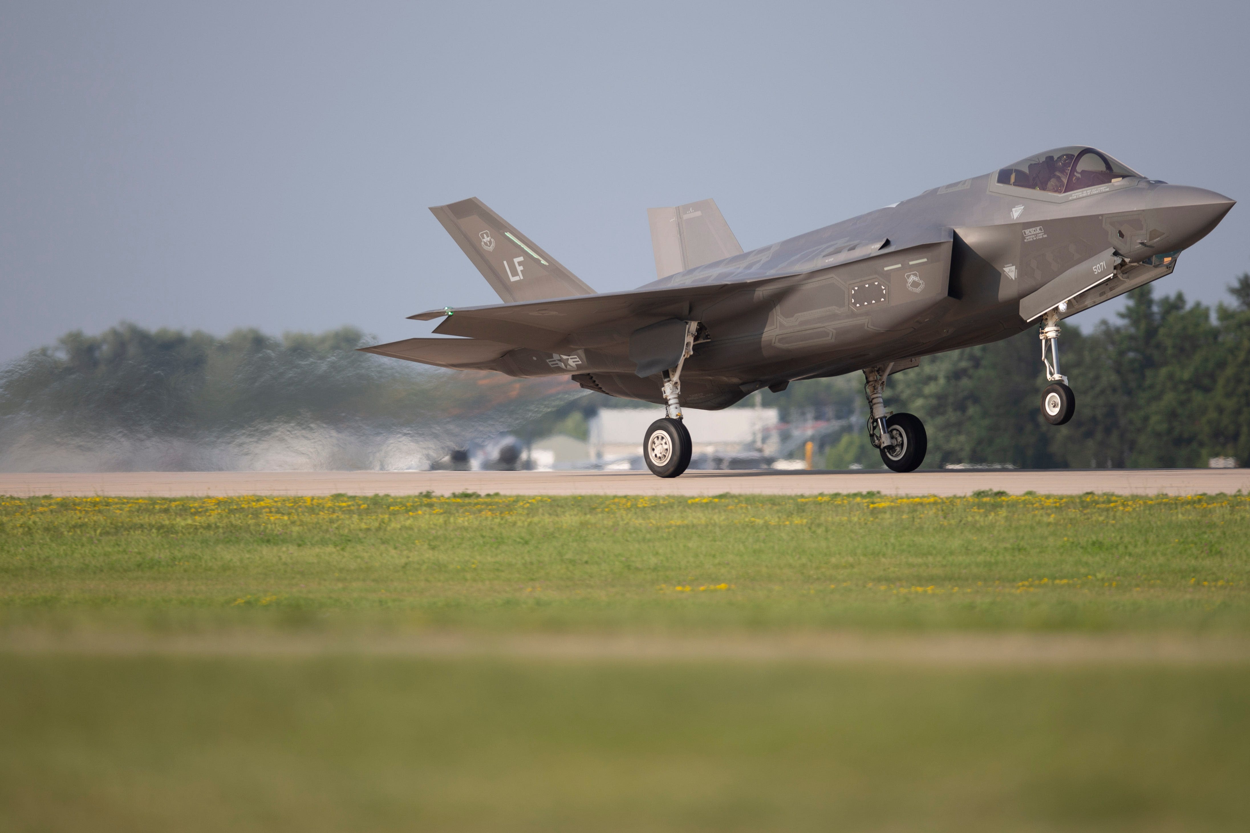 Madison's noisy F-35 fighter jets are conducting evening flight training Thursday and Friday