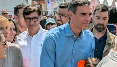 Pedro Sánchez reaparece: irrumpe por sorpresa en la Feria de Abril de Barcelona junto a Salvador Illa