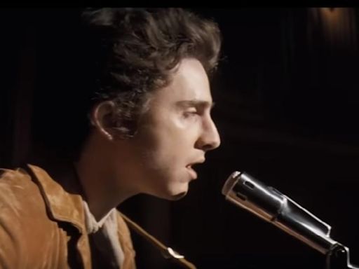 Timothée Chalamet se transforma en Bob Dylan en el nuevo tráiler de 'A Complete Unknown'