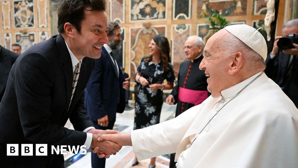 Pope Francis meets Jimmy Fallon and 105 other comics at Vatican