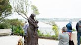海地奶媽奴隸雕像矗立拉羅雪爾港邊 (圖)