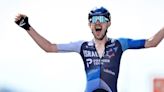 La revelación del Giro 2023 Derek Gee sorprende a todos los favoritos en el Critérium del Dauphiné: Victoria y liderato