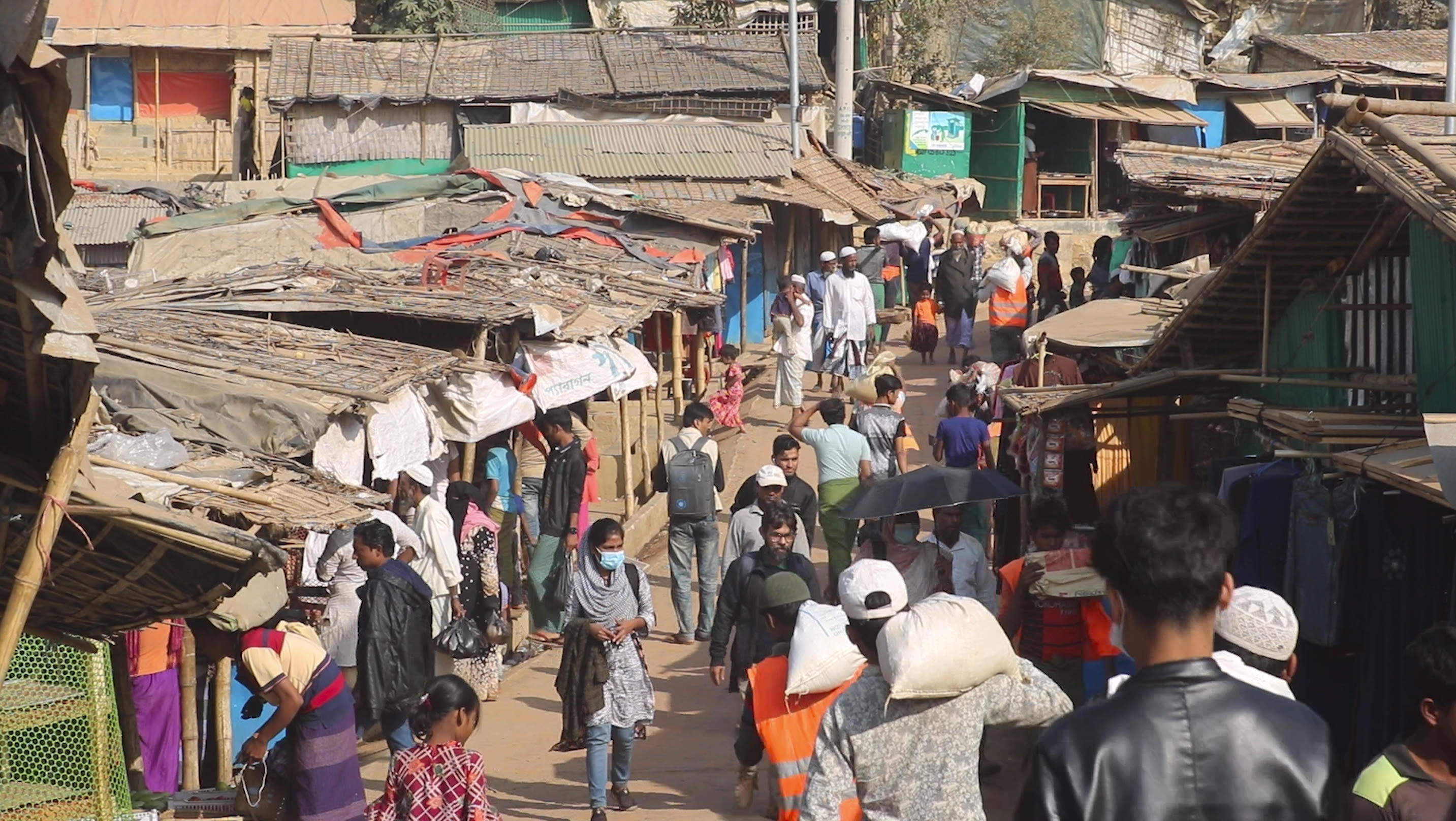 Cyclone floods coastal villages and cuts power in Bangladesh, where 800,000 had evacuated